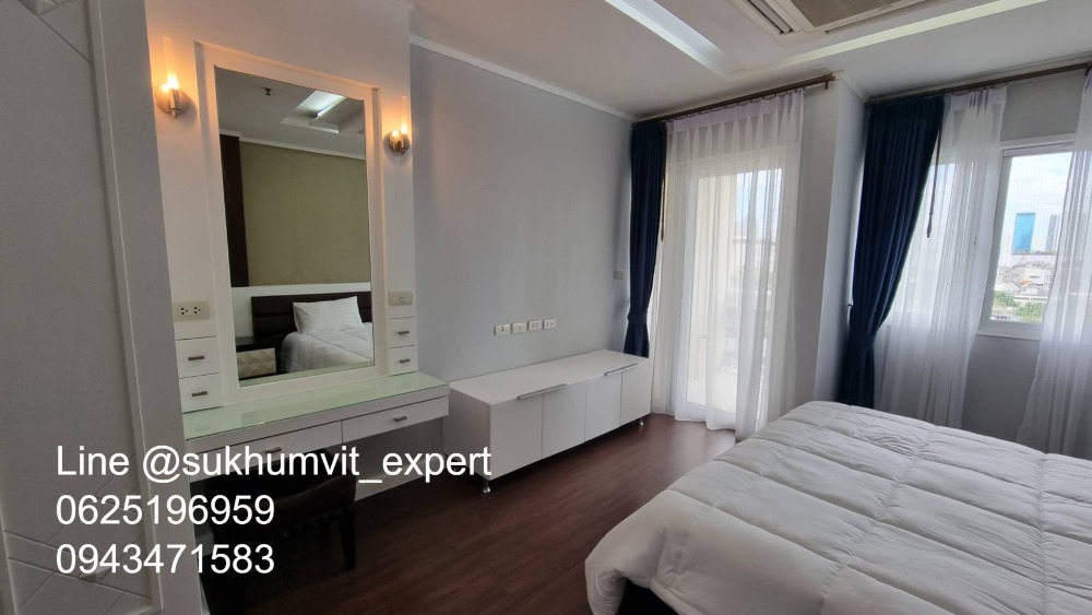 For RentCondoSukhumvit, Asoke, Thonglor : Ekkamai for rent, luxury serviced apartment, 1 bedroom, 1 bathroom, lots of space, 82 sq m, good price, has a swimming pool, renovated, modern style. Cleaning service available 3 times/week. Change bedsheets 1 time/week