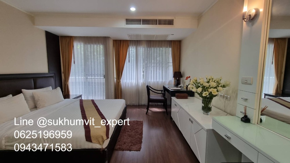 For RentSukhumvit, Asoke, Thonglor : Ekkamai for rent, luxury serviced apartment, 1 bedroom, 1 bathroom, lots of space, 55 sq m, good price, has a swimming pool, renovated, modern style. Cleaning service available 3 times/week. Change bedsheets 1 time/week