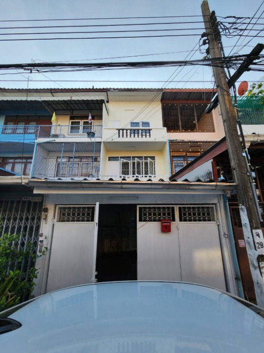 For RentTownhouseLadprao101, Happy Land, The Mall Bang Kapi : Townhouse for rent, near The Mall Bangkapi, only 5 minutes.