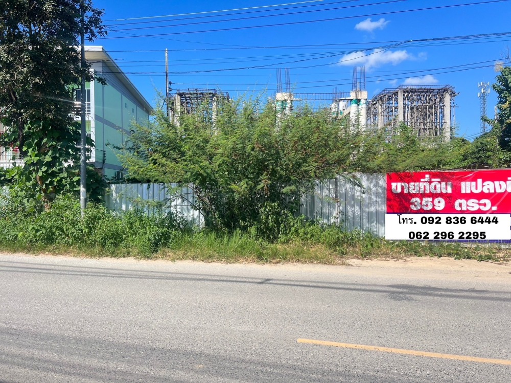 For SaleLandChiang Rai : Land for sale, 366 square meters, next to Mae Kok Road, in Chiang Rai City. Near Ek Ocha shop, next to the main road, 7 km. to Chiang Rai Airport.