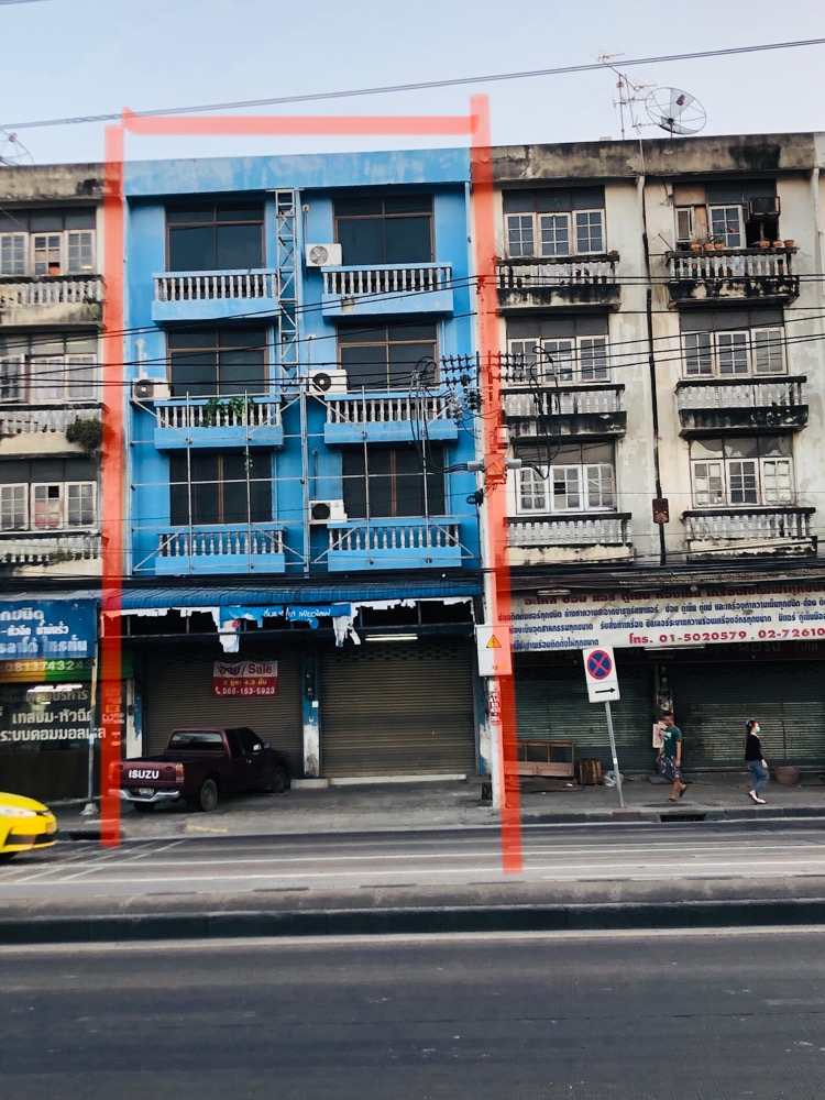 For SaleShophouseLadkrabang, Suwannaphum Airport : Commercial building for sale with land, 2 units next to each other, 4 and a half floors, good location, next to On Nut main road. Go to Krabang ramp.