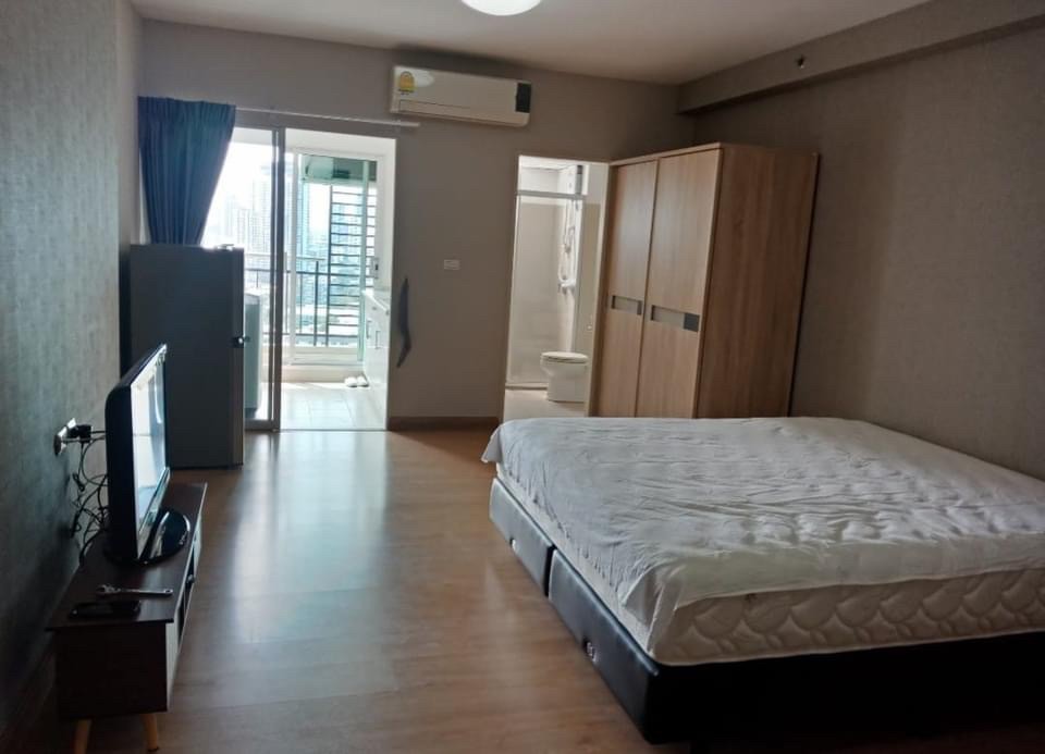 For RentCondoRama9, Petchburi, RCA : ★ Supalai Park Ekkamai-Thonglor ★ 35 sq m., 25th floor (1 bedroom, 1 bathroom), ★ near Airport Link Ramkhamhaeng Station ★ near J Avenue Thonglor, RCA, Big C Ekkamai ★ Many amenities ★ Complete electrical appliances