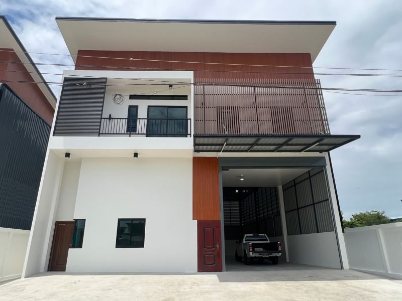 For RentWarehousePathum Thani,Rangsit, Thammasat : For rent: Warehouse, storage building, with office and warehouse, Khlong 4, Lat Sawai, Lam Luk Ka area, cheap price