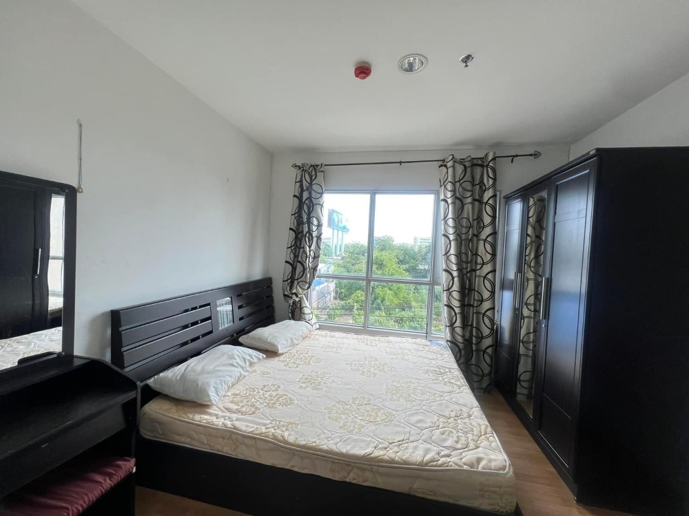 For RentCondoKhlongtoei, Kluaynamthai : Fully furnished 1 bedroom, 1 bathroom condo for rent with a floorsize of 28 sq.m., located on the 4th floor, at Aspire Rama4 building, in the popular  Phra Khanong district with picturesque city view, 15,000 baht/month