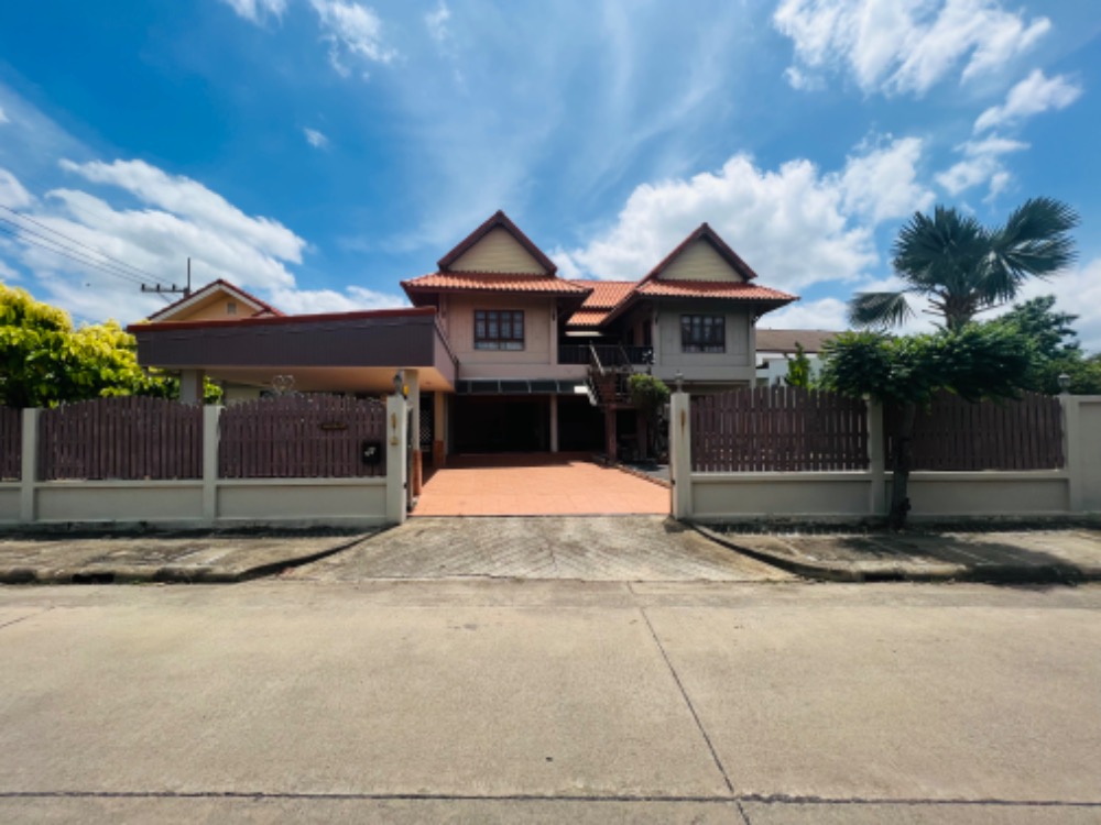 For SaleHousePathum Thani,Rangsit, Thammasat : For sale 🔹Second hand house, Pathum Thani Beautiful house, wide area, very good price Chuan Chuen Garden Ville, Pathum Thani 🌈 next to the club house 🌹