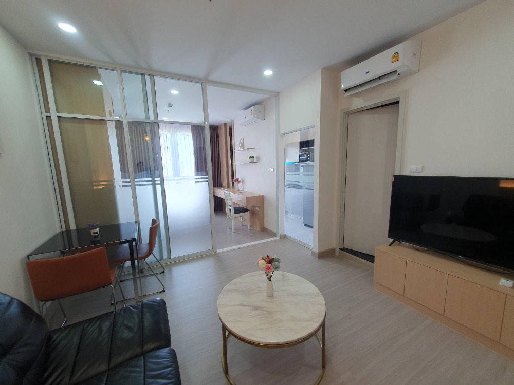 For RentCondoThaphra, Talat Phlu, Wutthakat : Condo for rent, Supalai Loft Sathorn - Ratchaphruek, room next to the fire escape. Built-in throughout the room High floor, Buddha view