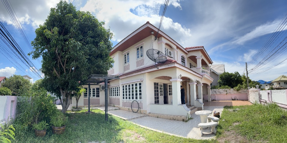 For SaleHousePattaya, Bangsaen, Chonburi : 📌❤️‍🔥Sale/Rent large detached house✅️🏰 4 minutes from Bang Saen Beach❗️❗️ Sam Muk Thani, next to Khao Sam Muk view point. ⛰️ and Bang Saen view point 🏞Rare golden location ❗️❗️ Spacious all around. For families 👨‍👩‍👧‍👦 and people with pets 🐶🐱 area 1 ngan