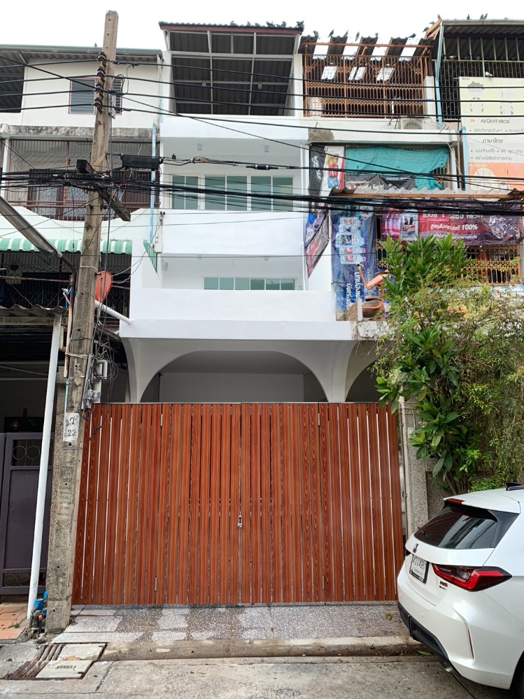 ขายทาวน์เฮ้าส์/ทาวน์โฮมพระราม 3 สาธุประดิษฐ์ : NEW RENOVATION ★   TOWNHOUSE  3 BRS + 3 BAS  SATHUPRADIT ROAD  ★