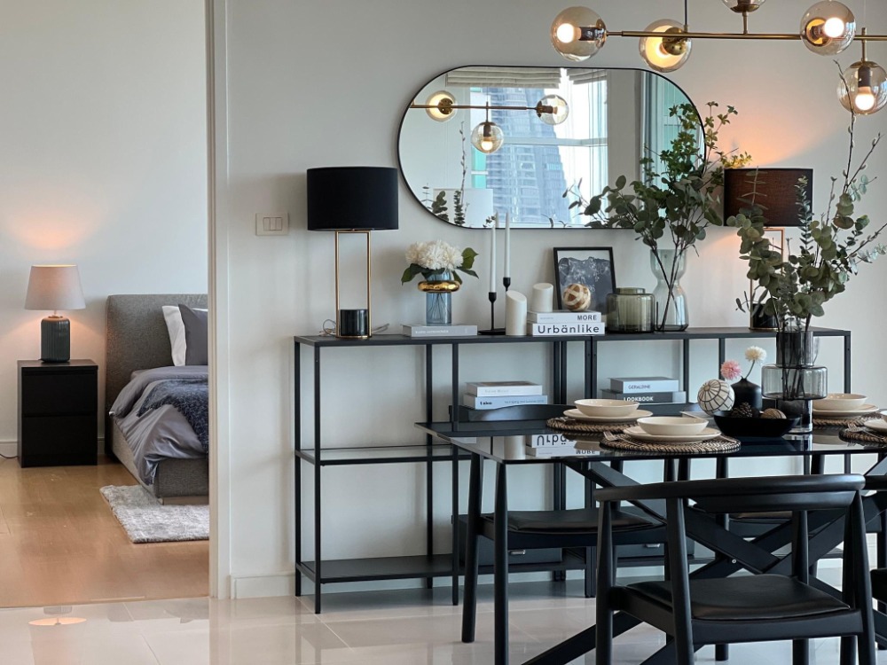 For RentCondoSukhumvit, Asoke, Thonglor : ♦ Pet friendly ♦ 25++ floor 151.00 sq.m. | 3 beds 3 baths | Luxury condo near BTS Ekkamai, Thonglor 1 min., Major Cineplex Sukhumvit 1 min.