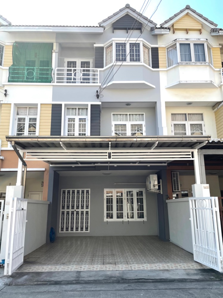 For RentTownhouseRattanathibet, Sanambinna : Townhouse for rent Nonthaburi Samakkee 34 close to DPU ISB 19,000 baht per month Contact Jum 084-388-2153