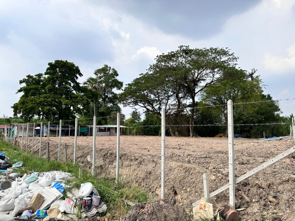 For SaleLandNonthaburi, Bang Yai, Bangbuathong : Empty land for sale, 210 sq m., already filled in, ready to be fenced in, next to a canal, in Soi Bang Yai Hospital, width 33 m., depth 27.5 m.