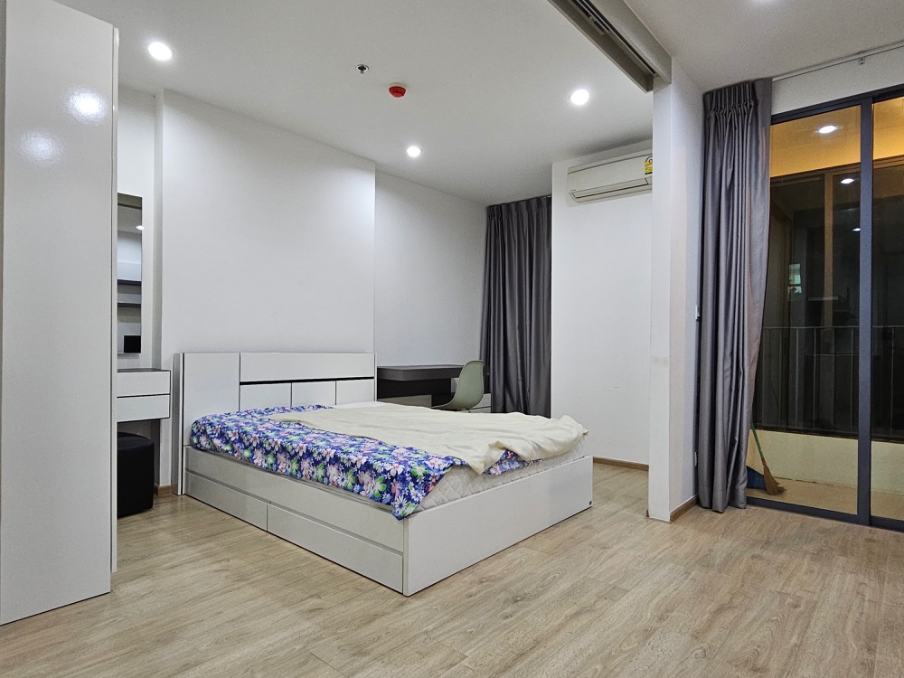 For RentCondoSiam Paragon ,Chulalongkorn,Samyan : Ideo Q Chula - Samyan【𝐑𝐄𝐍𝐓】🔥 Modern room, white tone, complete facilities Swimming pool view Near MRT Sam Yan is ready! 🔥 Contact Line ID: @hacondo