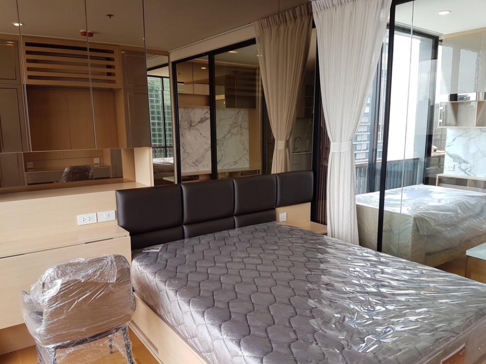 For RentCondoSathorn, Narathiwat : Beautiful room for rent, Noble Revo Silom, good price, 1 bedroom, 35 sq m.