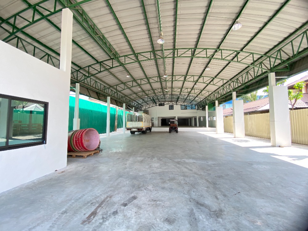 For RentWarehouseRama 2, Bang Khun Thian : Warehouse for rent, 3 phase electricity, can connect to machines.