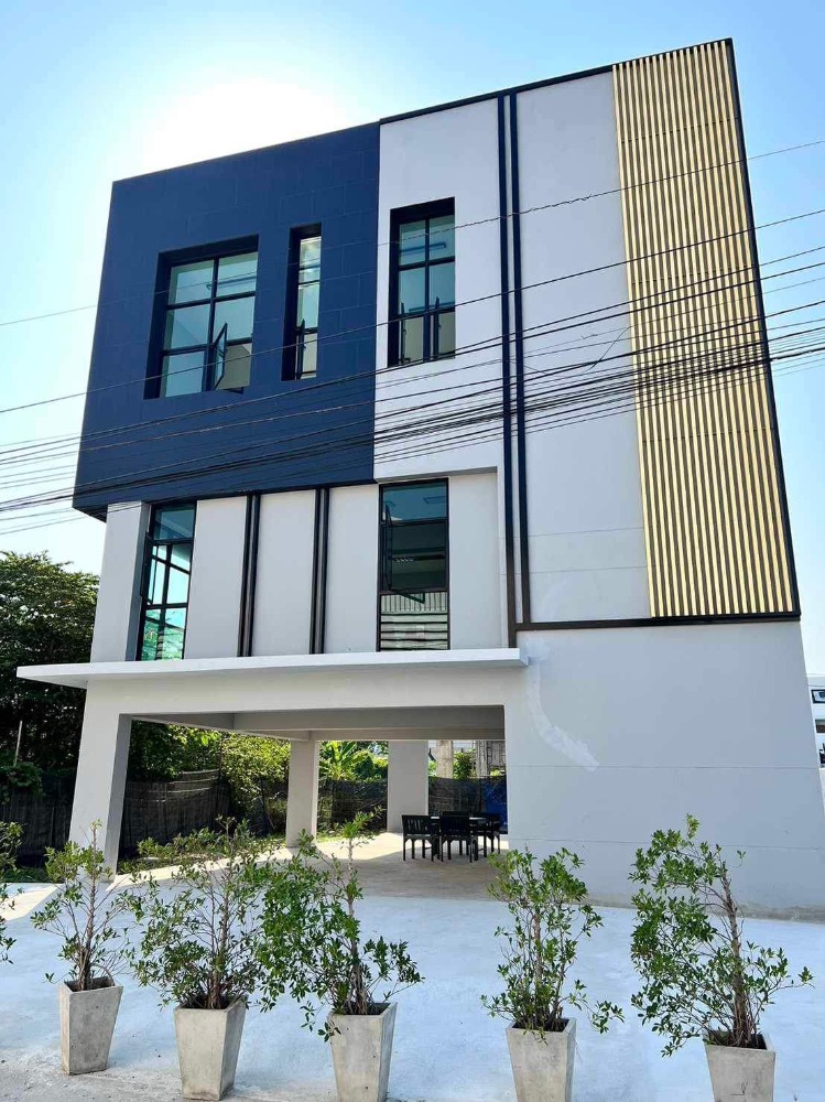 For SaleHome OfficeBangna, Bearing, Lasalle : 3 story home office in Bangna area | 100 sq.w 390 sq.m. | has two large office room, 14 parking | near Mega Bangna