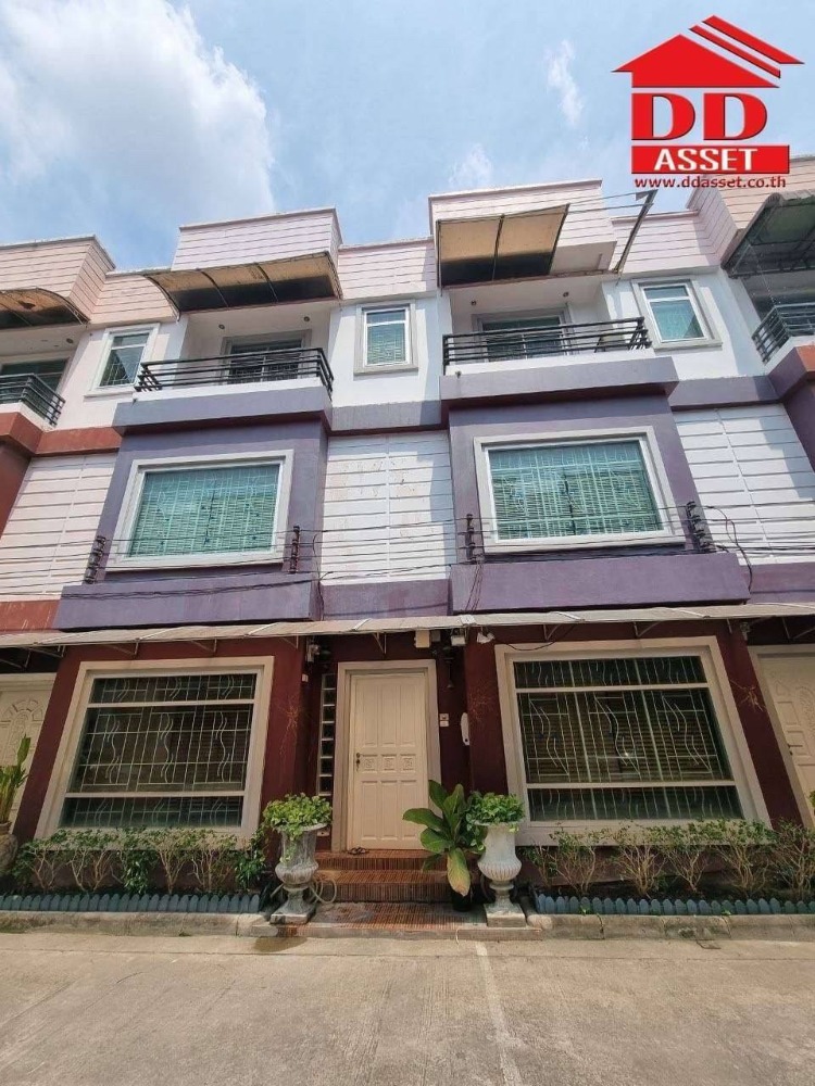 For RentShophousePathum Thani,Rangsit, Thammasat : Building for rent, 3 floors, 2 units, Khlong Lam Chiak Road, Nawamin, suitable for an office, code B8005.