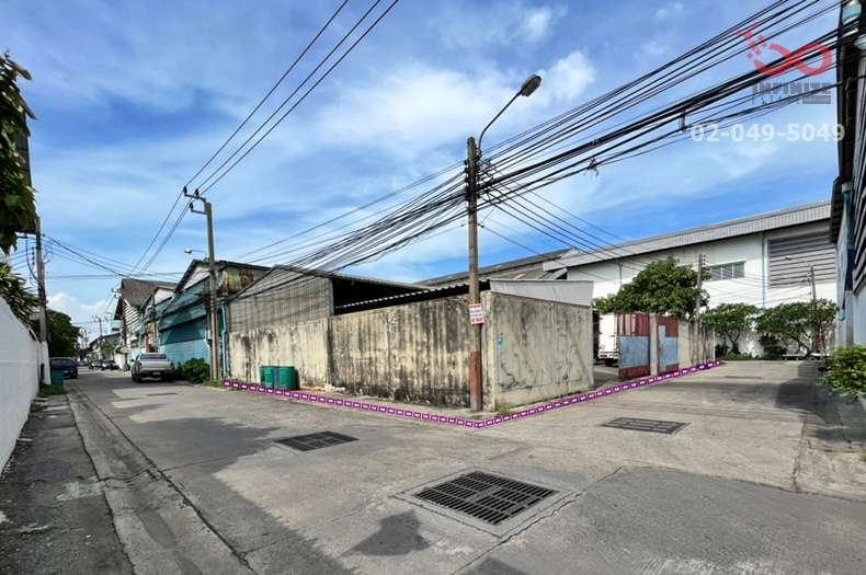 For SaleWarehouseSamut Prakan,Samrong : Land for sale with warehouse, 273.9 square meters, Soi Thetsaban Samrong Tai 6, corner plot next to the road on 2 sides.