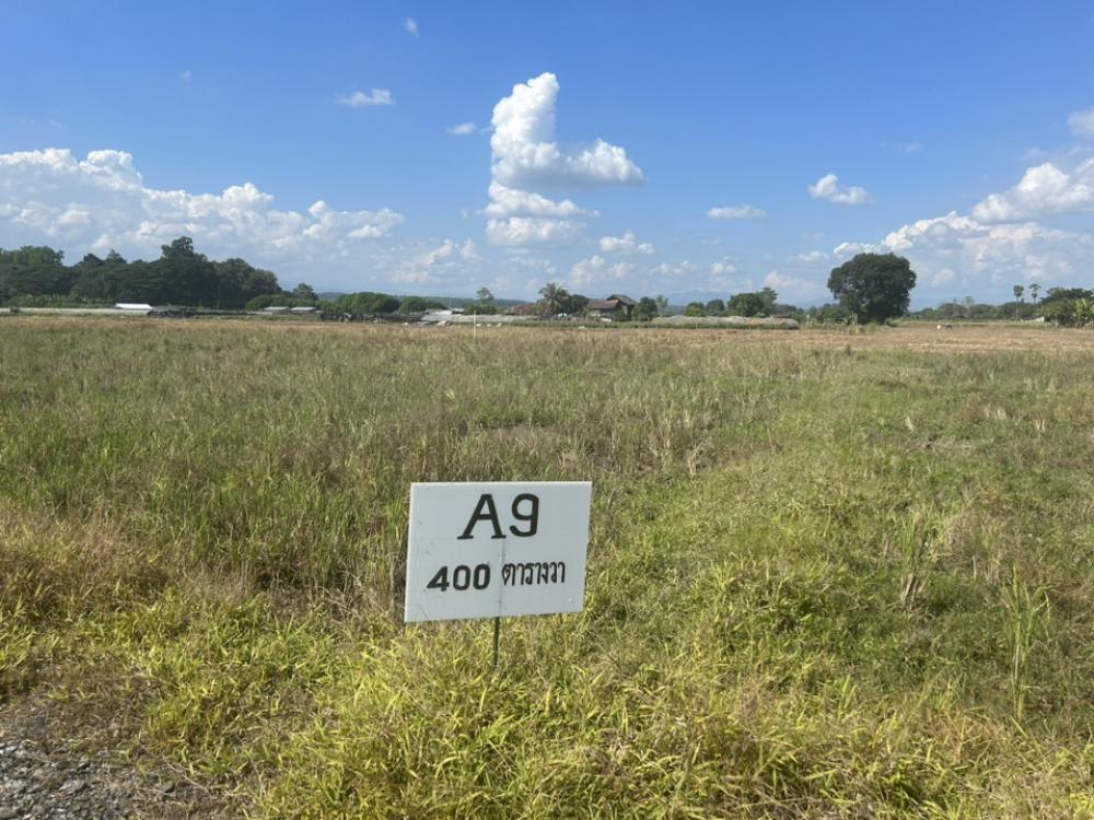 For SaleLandChiang Mai : Empty land for sale, San Pong Subdistrict, Mae Rim District, Chiang Mai Province, land allocated for sale, beautiful mountain views, good location, close to community areas. Access to water, electricity, utilities There is a public road in the project, wi