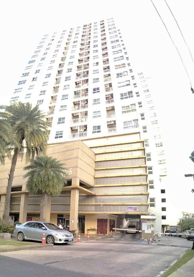 For SaleCondoRama3 (Riverside),Satupadit : Le Rich Rama3 for sale
Foreign quota
Condo high rise close to the road convenient to travel