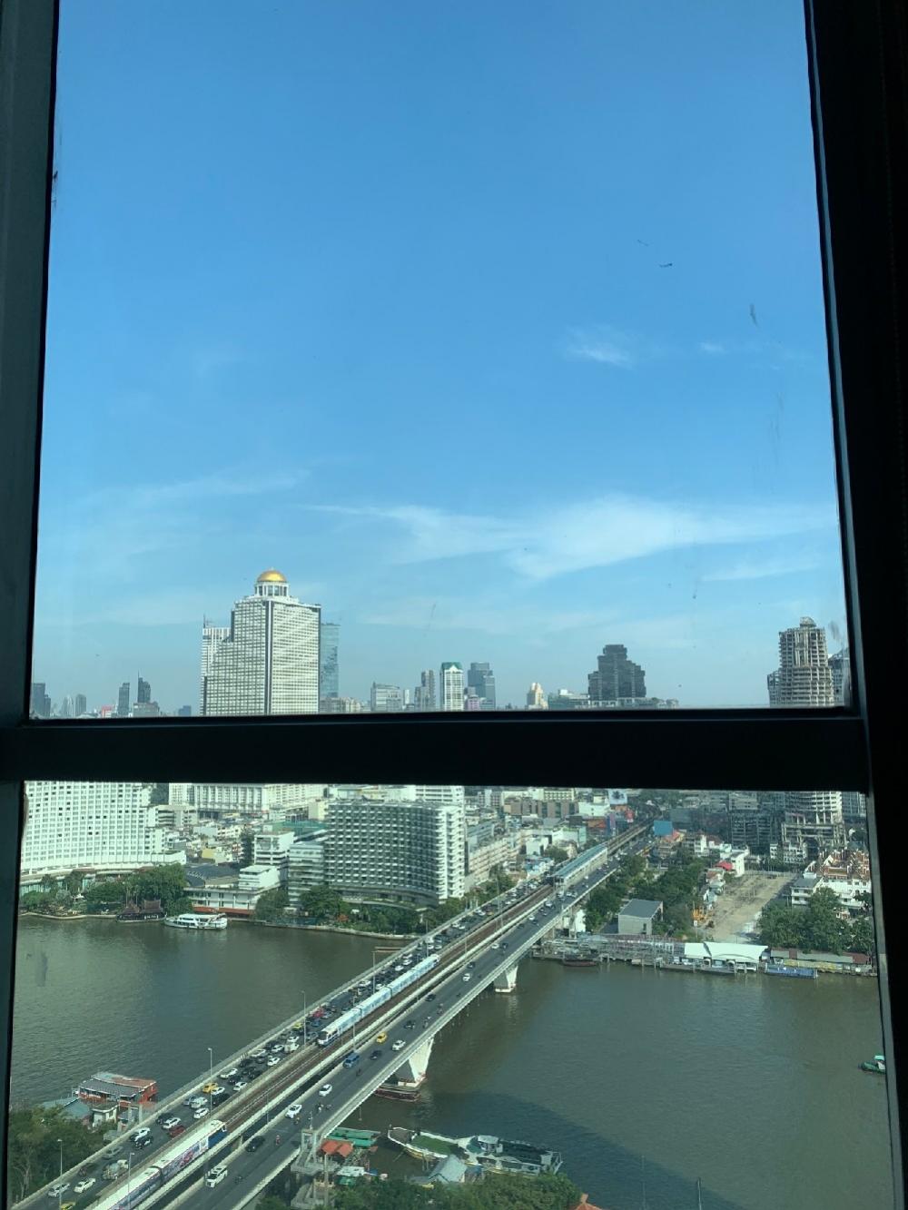 For SaleCondoWongwianyai, Charoennakor : Condo for sale cheaper than market price, extremely cheap, Chao Phraya view from the bedroom.  Seen along the Chao Phraya River Condo Baan Sathorn Chao Phraya Charoen Nakhon, convenient transportation, near BTS Krung Thonburi, Saphan Taksin and ICON SIAM