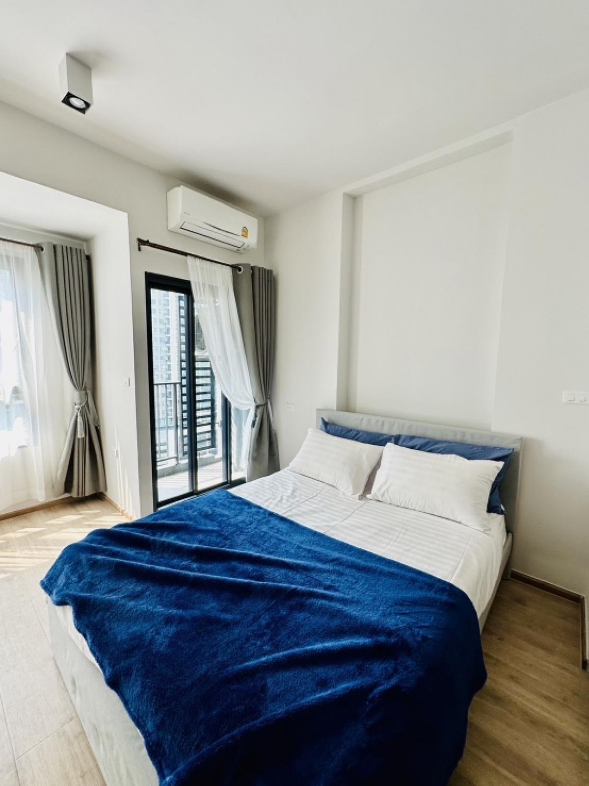 For RentCondoRama9, Petchburi, RCA : Condo: 📌IDEO RAMA9-ASOKE🧲 (For Rent) Location: Near MRT Rama9Floor: 18Size: 33SQM Type: 1Bedroom 1Bathroom Rent Price: 20,000/Months 公寓: 📌IDEO RAMA9-Asu 18 面積 ： 33 平方公類型: 1 臥室 1 浴室 租金價格 ： 20,000/月 The room is available. 📍 Nearby landmarks