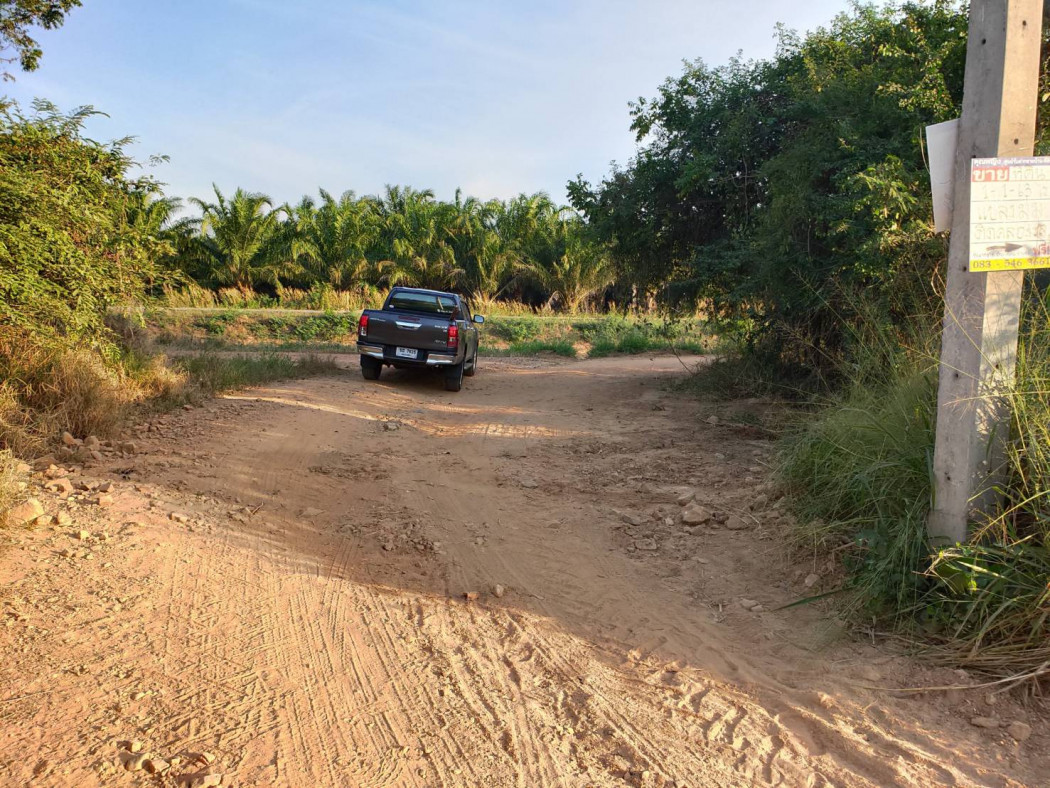 For SaleLandHuahin, Prachuap Khiri Khan, Pran Buri : Land for sale 1-1-63, cheap price, corner plot, mountain view, next to the road along the irrigation canal, Sila Loi Subdistrict, Sam Roi Yot District, Prachuap Khiri Khan Province.