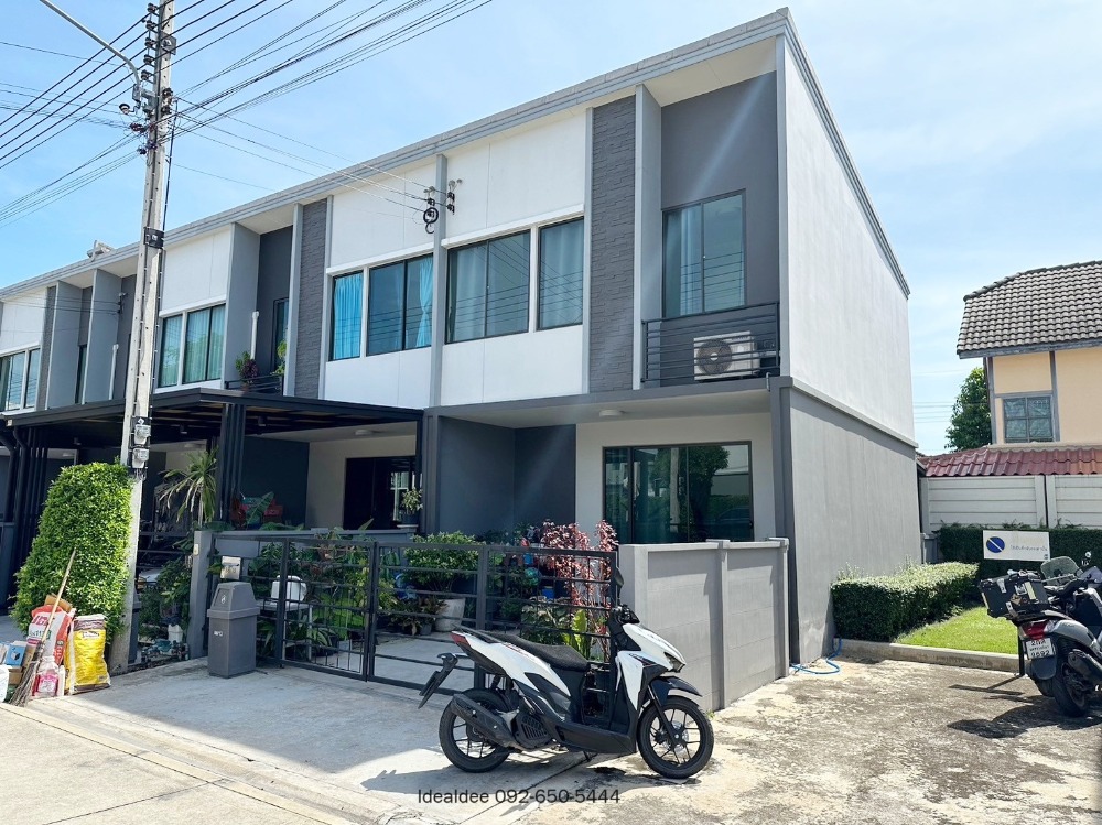 For SaleTownhousePathum Thani,Rangsit, Thammasat : Townhouse for sale, Pleno Rangsit Khlong 4–Wongwaen,  the main road at the beginning of the project.