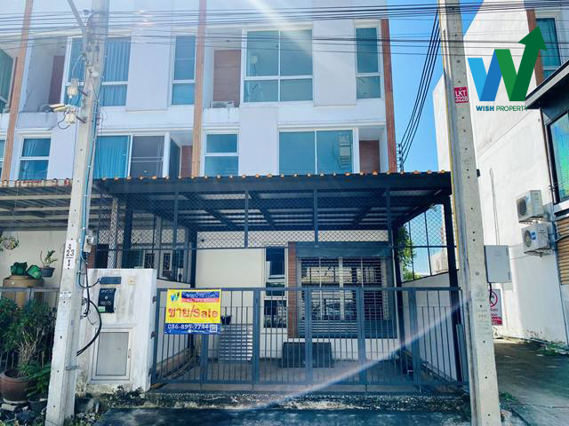 For SaleShophouseLadkrabang, Suwannaphum Airport : Urgent sale, 3-story commercial building, Mind Hof Romklao-Suvarnabhumi (Mind Hof), commercial building near Sarasas Witaed Romklao School.