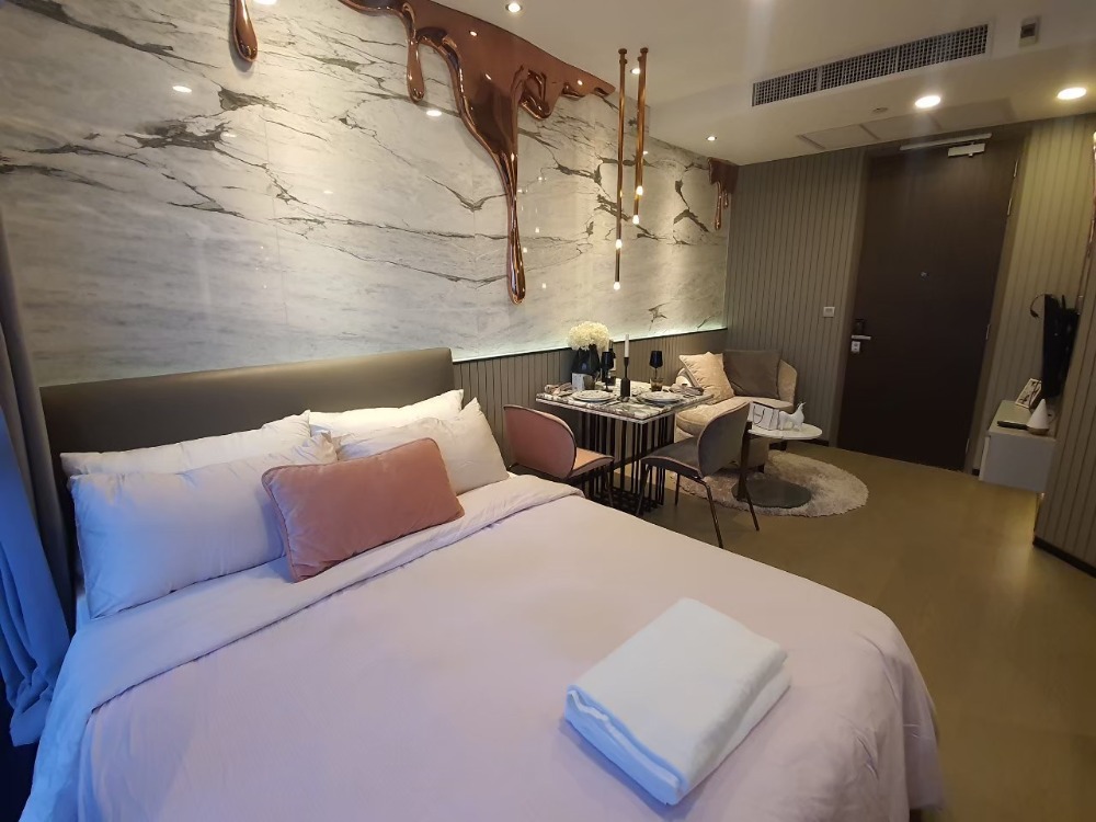 For RentCondoSiam Paragon ,Chulalongkorn,Samyan : Ashton Chula - Silom【𝐑𝐄𝐍𝐓】🔥 Studio room, beautiful decoration, millions of views Near MRT Sam Yan End of January! 🔥Contact Line ID: @hacondo