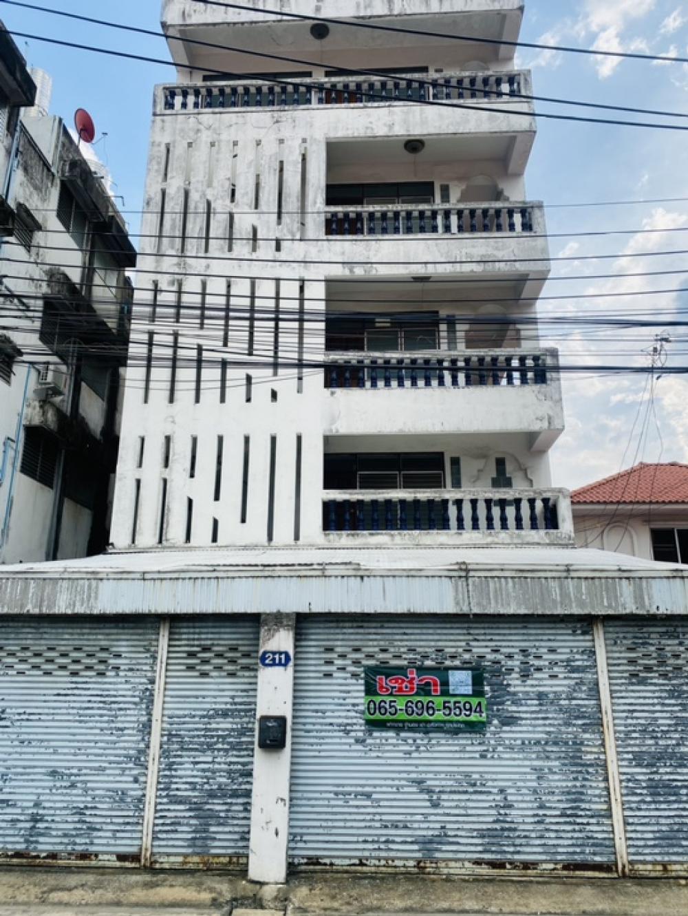 For RentHome OfficeBangna, Bearing, Lasalle : For Rent: 5-storey building, suitable for a home office, near the entrance/exit of the expressway, Lasalle 23, parking for 3 cars.