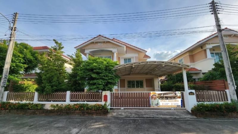 For SaleHousePattaya, Bangsaen, Chonburi : For sale: 2-storey detached house, Bangsaen area, Manirin Ang Sila project, large area