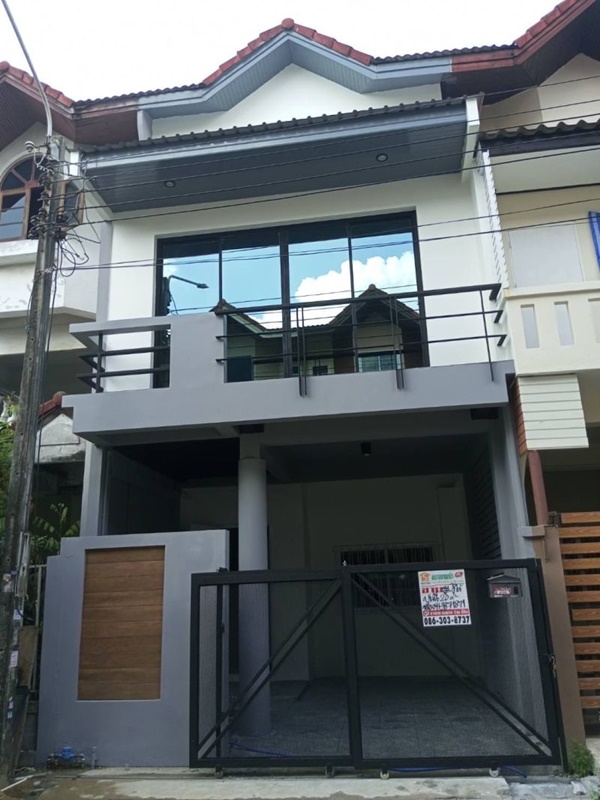 For SaleTownhouseKasetsart, Ratchayothin : Townhouse for sale, Bang Khen, Lat Pla Khao Rd.