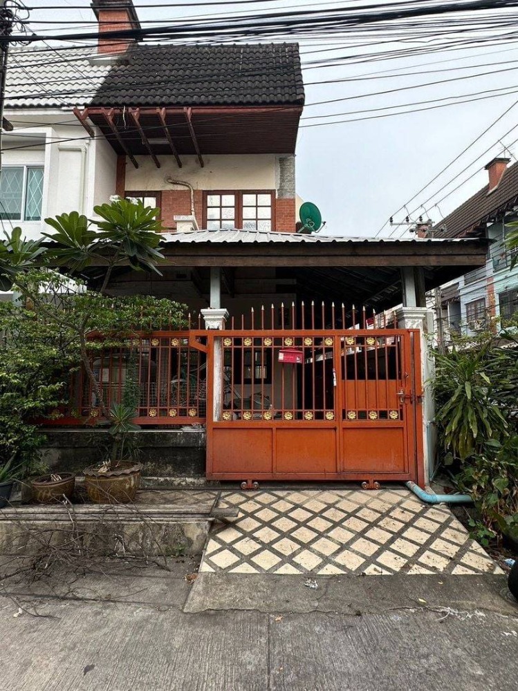 For RentTownhouseChokchai 4, Ladprao 71, Ladprao 48, : ⚡ For rent, 2-story townhome, corner unit, Ketnuti Garden Village, Soi Nakniwat 38, size 23.50 sq m. ⚡