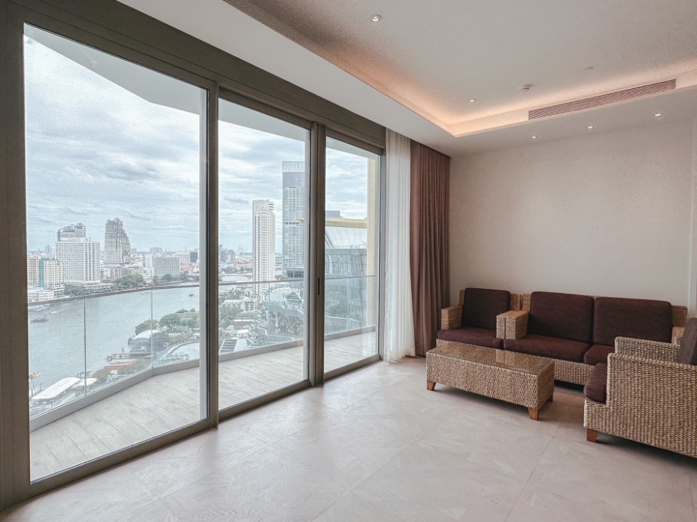 For SaleCondoWongwianyai, Charoennakor : ● Hot price 2 bedroom listing at MO ● 10+ Floor Chao Phraya River | 2 bedrooms 151.00 sq.m. | Condominium next to Chao Phraya River, Icon siam, BTS Charoen Nakhon.