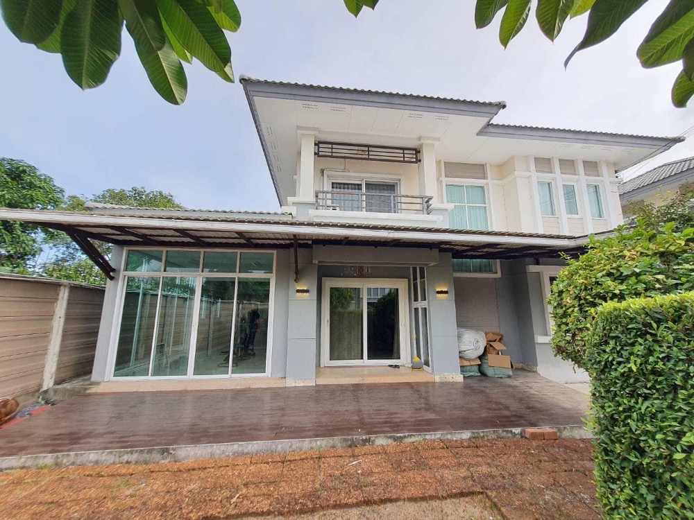 For RentHouseRathburana, Suksawat : Single house for sale/rent Nature Village Along the Pracha Uthit Expressway, Thung Khru, the whole house has been newly painted, near Suankularb Thonburi School.