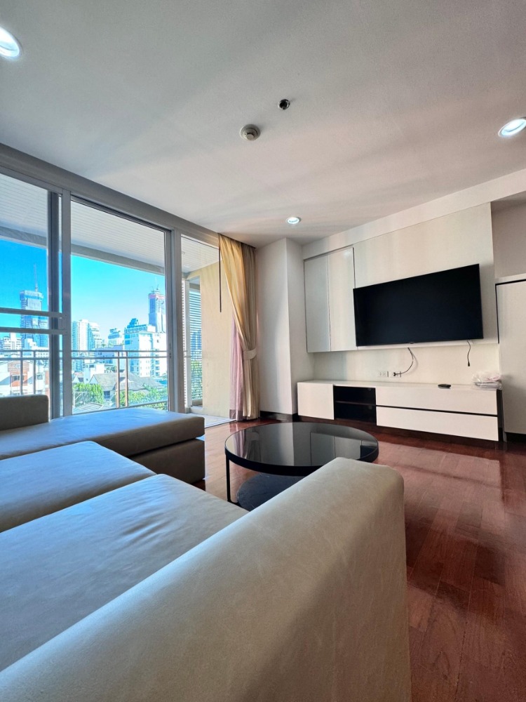 For RentCondoSukhumvit, Asoke, Thonglor : Condo for rent, Richmond Hills Residence Thonglor25, large room, good price, ready to move in. There is a shuttle service to and from BTS.