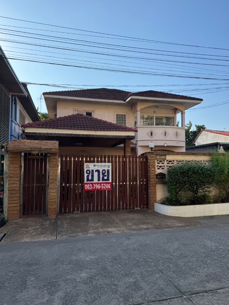 For SaleHouseBang kae, Phetkasem : 2-story detached house for sale, Phetkasem 114, beautiful, cheap, ready to move in, near The Mall Bang Khae, if interested contact Line @841qqlnr