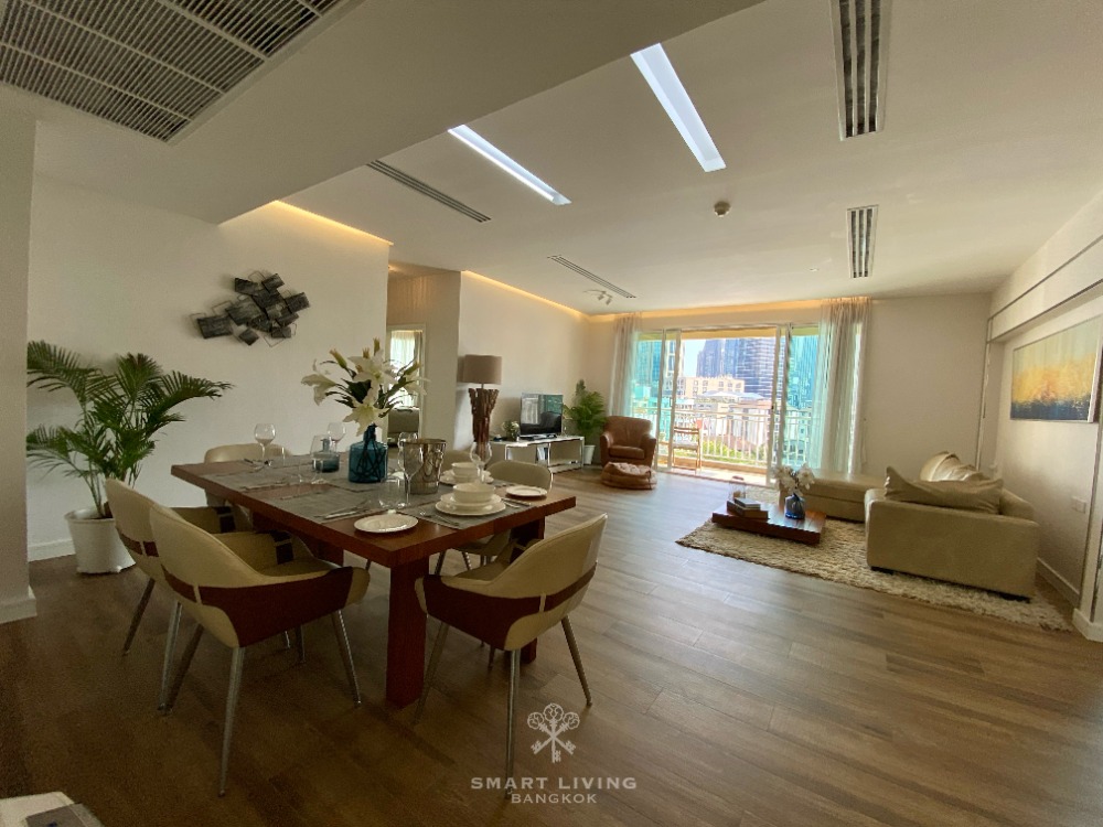 For SaleCondoSukhumvit, Asoke, Thonglor : 🌃 For sale/rent: Spacious 3-beds unit, 160 sqm, at Wilshire Sukhumvit 22. Open and airy living room, luxurious furnishings, and a wide balcony for relaxation.