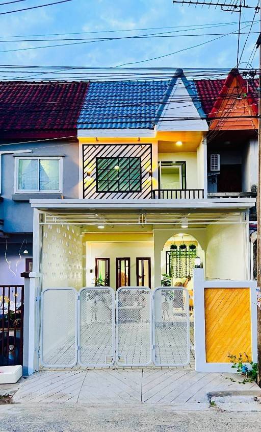 For SaleTownhouseMin Buri, Romklao : 2-story townhouse for sale, beautifully renovated, Sinthong Village, Romklao 28, Khlong Sam Prawet, Lat Krabang, Airport Link, Ramkhamhaeng, Nawamin, Suvarnabhumi Airport, Minburi.