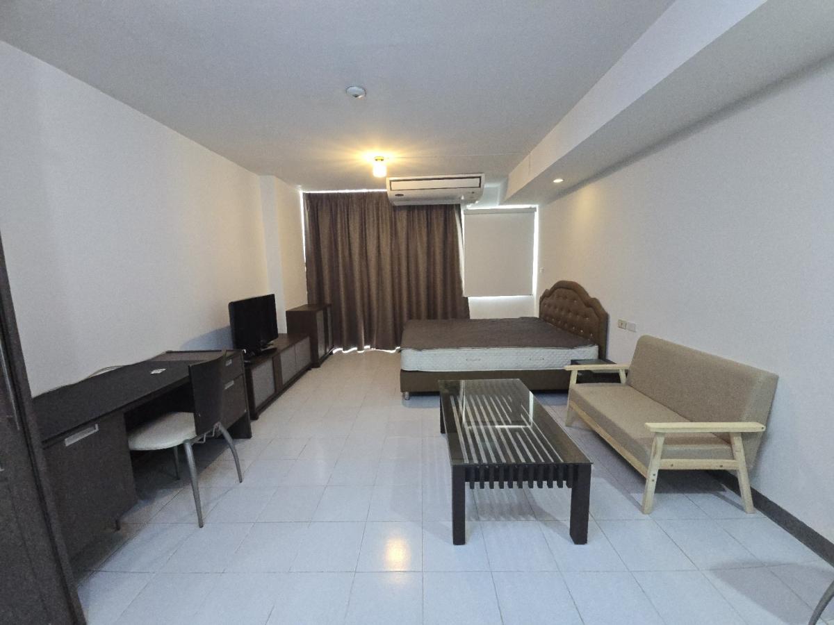 For RentCondoKasetsart, Ratchayothin : Condo near BTS Phahon 24, only 300 meters. There is a dryer, 1 regular parking, wide room, good view north / room, ready to stay immediately*