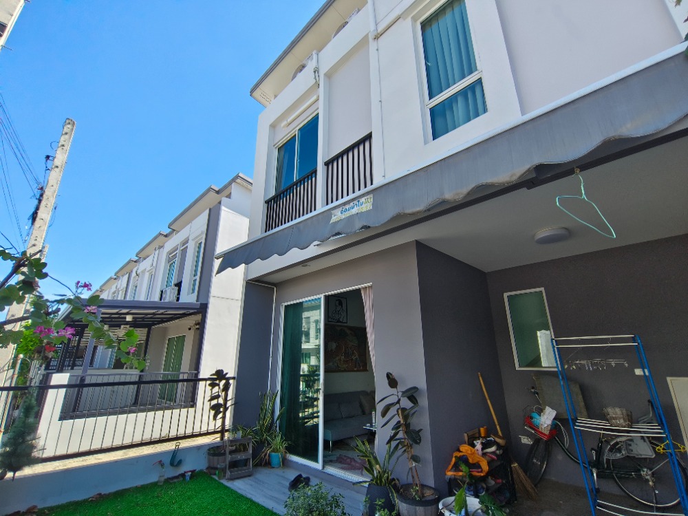 For SaleTownhousePathum Thani,Rangsit, Thammasat : Cheap townhouse for sale, Forre Lam Luk Ka, Khlong 5, area 17.3 sq m, corner house, good value, attractive price, location near HomePro, Future Park.