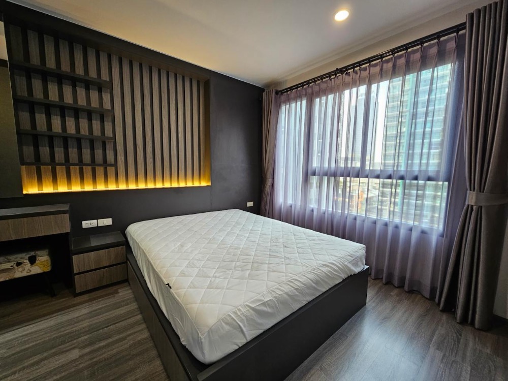 For RentCondoSiam Paragon ,Chulalongkorn,Samyan : Ideo Chula - Samyan【𝐑𝐄𝐍𝐓】🔥Modern room, simple decoration, brown tone, complete furniture, complete common area, city center view, near MRT Samyan, ready to move in!🔥Contact Line ID: @hacondo