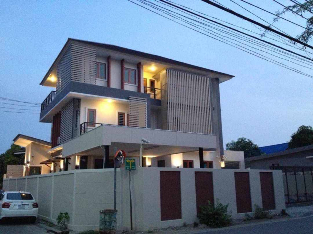 For SaleHouseRama 2, Bang Khun Thian : Single house for sale, Soi Bang Kradi 1, Intersection 14, size 330 sq m., 92 sq w, 4 bedrooms, 4 bathrooms, located at the corner.