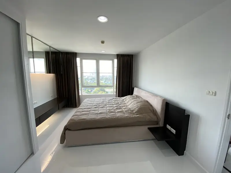 For RentCondoWongwianyai, Charoennakor : ★ The Bangkok Sathorn-Taksin ★ 71 sq m., 8th floor (2 bedroom, 2 bathroom), ★ near BTS Sorasak ★ near the Si Rat Expressway entrance and exit point ★ many amenities ★ Complete electrical appliances