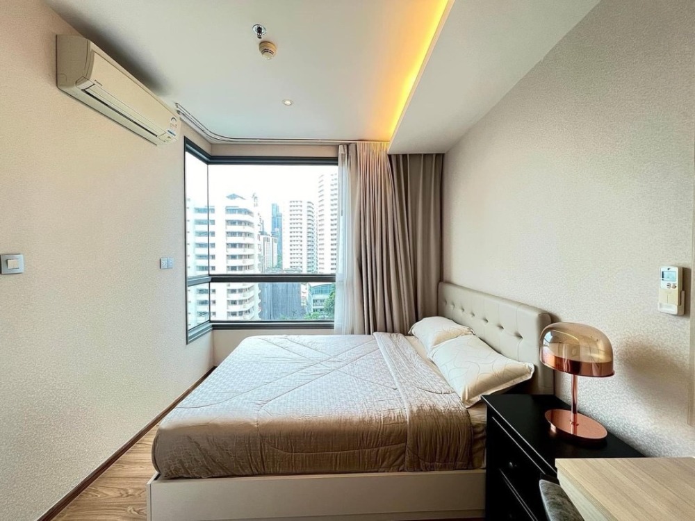 For RentCondoSukhumvit, Asoke, Thonglor : H Sukhumvit 43, ★5 minutes walk from BTS Phrom Phong ★Beautiful built-in, fully furnished ★very new room ★The owner has never rented out, size 41 sq m. 10th+floor, 1 bedroom, 1 bathroom.