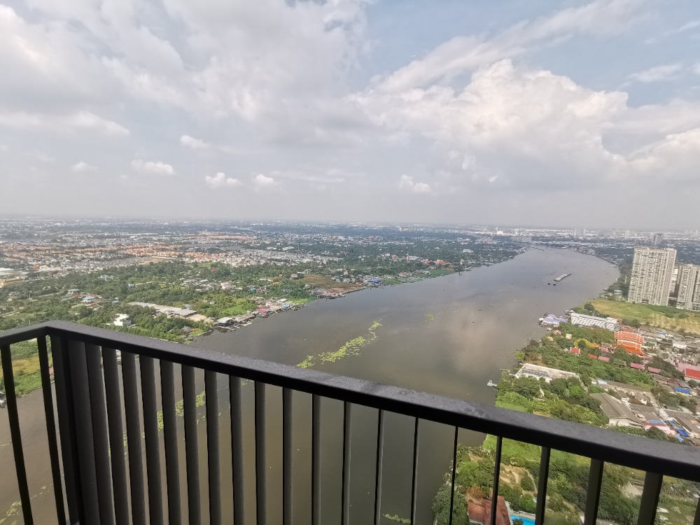 For RentCondoRattanathibet, Sanambinna : Condo for rent next to the Chao Phraya River, 52nd floor, cheap price, near Phra Nang Klao BTS.