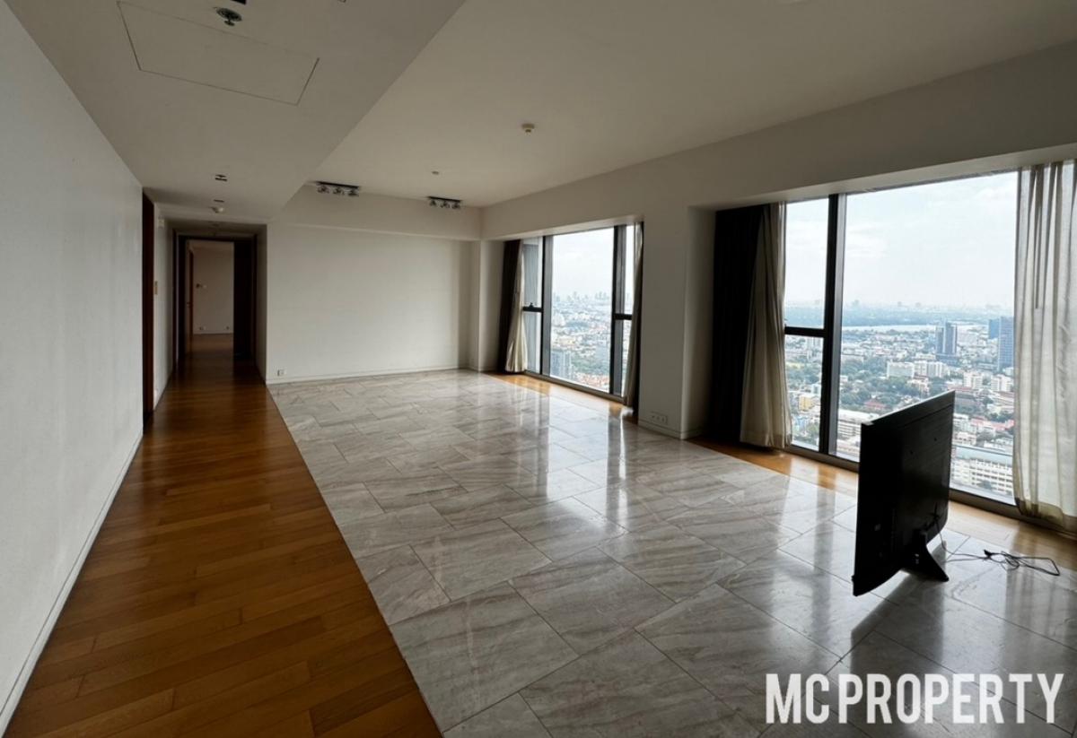 ให้เช่าคอนโดสาทร นราธิวาส : The met3 bed 3 bath194sqmVery high floor130,000 baht per month