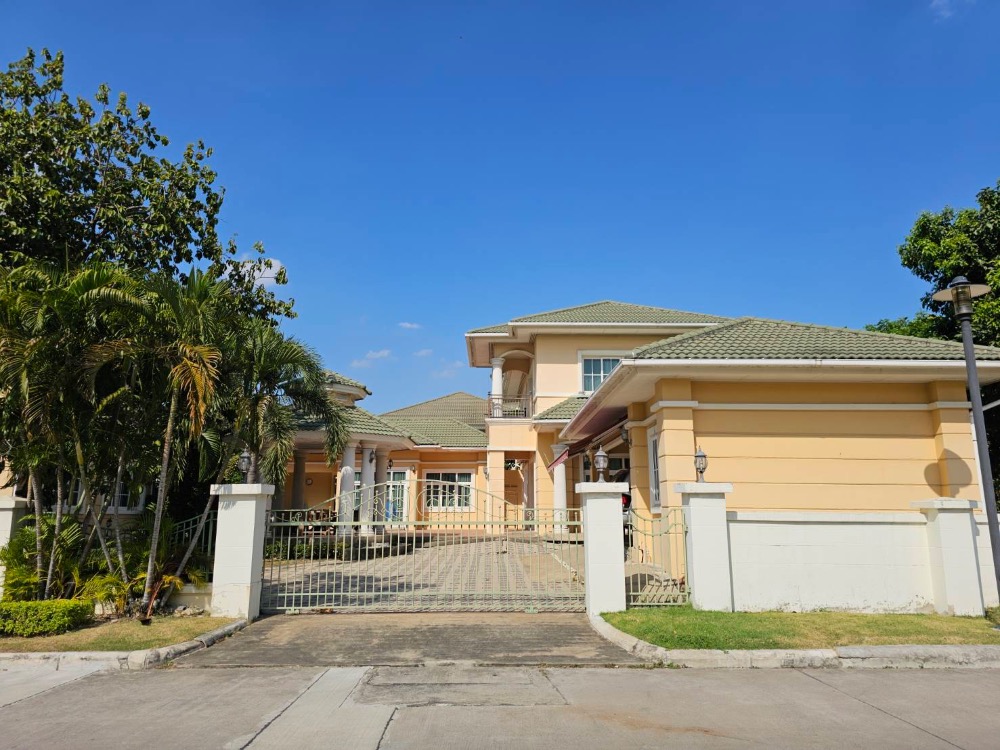 For RentHouseLadkrabang, Suwannaphum Airport : Single house for rent, Grand Monaco Village, Bangna: 169 sq m, 300 sq m, 2 bedrooms, 2 bathrooms.