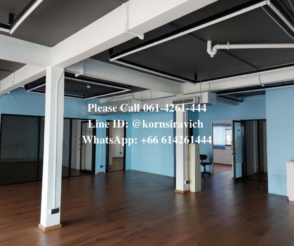 For RentOfficeKhlongtoei, Kluaynamthai : Office for rent, 3rd floor, size 200 square meters (with elevator), Soi Manorom, Khlong Toei, Rama IV Road