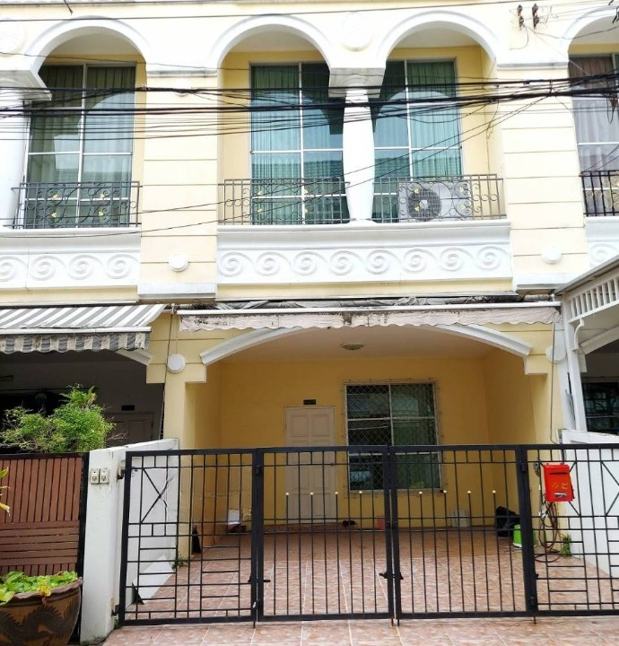 For RentTownhousePattanakan, Srinakarin : Townhome for rent Baan Klang Muang Rama 9-Srinakarin, near Thanya Park, only 2 minutes.